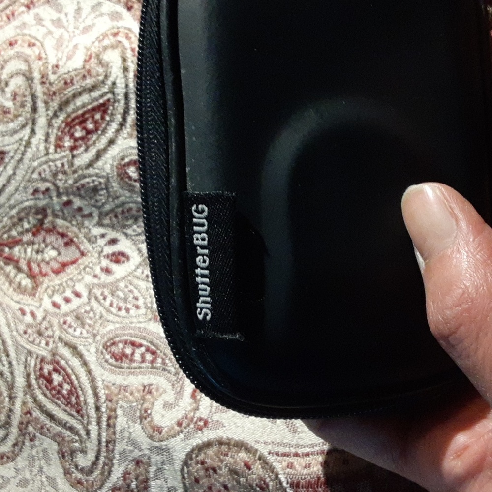 Shutterbug 📷 black camera case - Picture 4 of 15